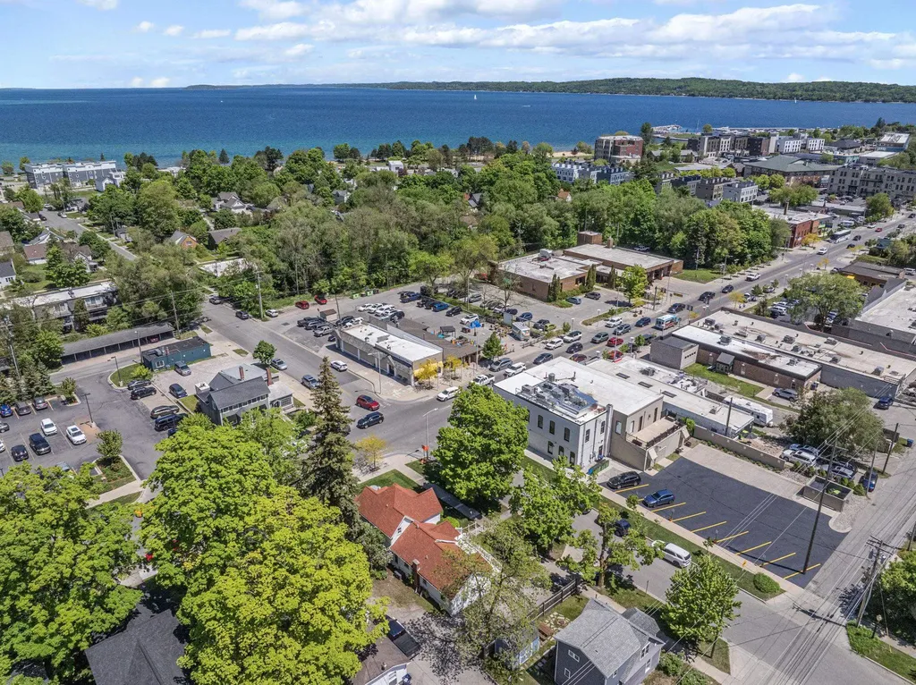 601 W Front Traverse City City MI 49684