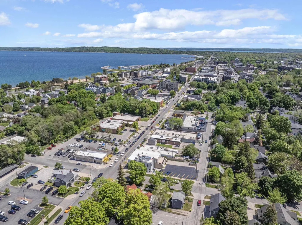 601 W Front Traverse City City MI 49684