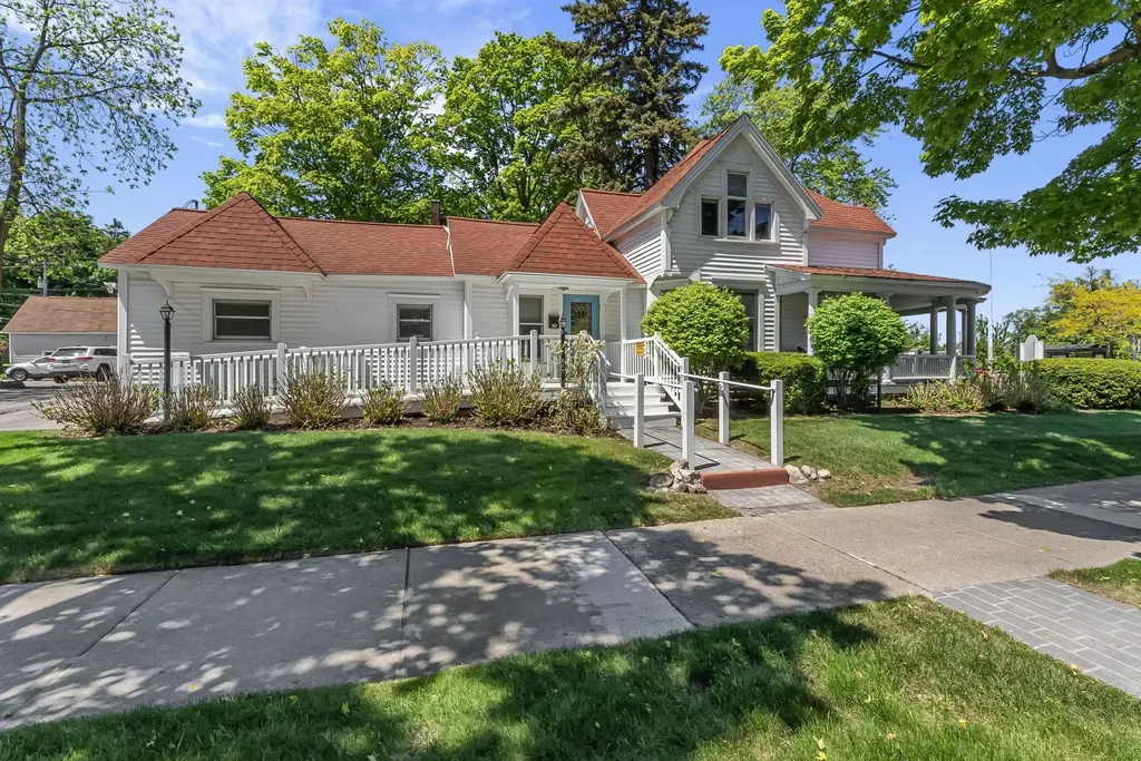 601 W Front Traverse City City MI 49684