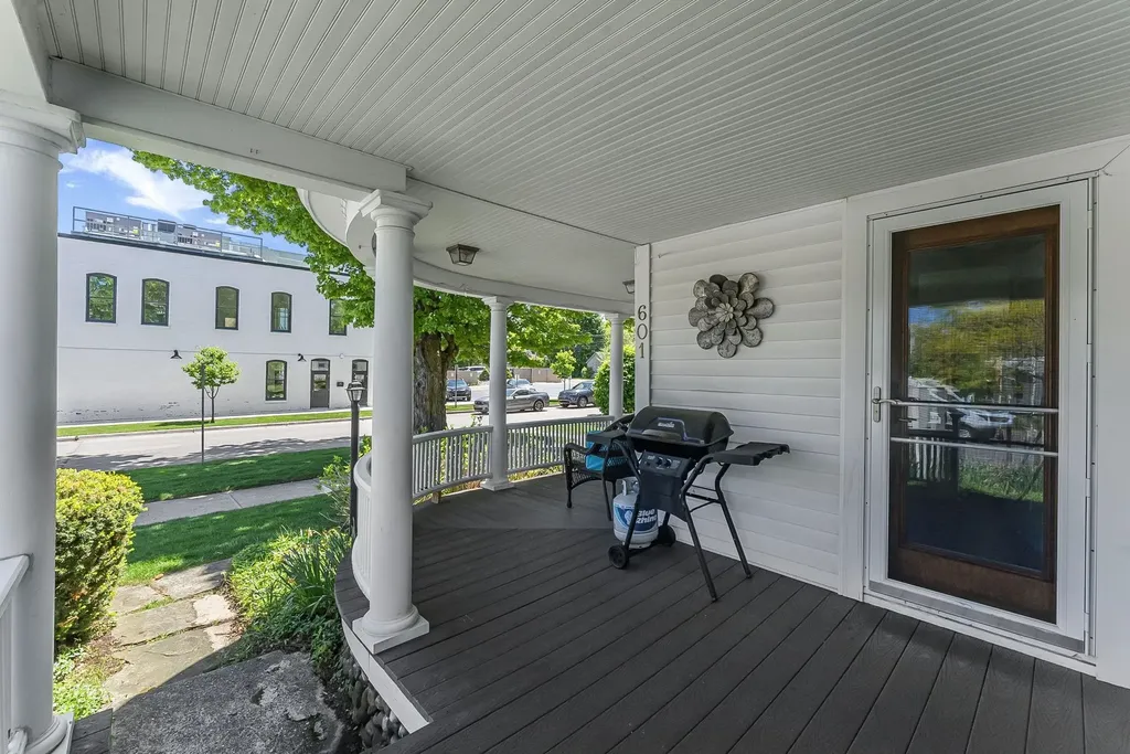 601 W Front Traverse City City MI 49684