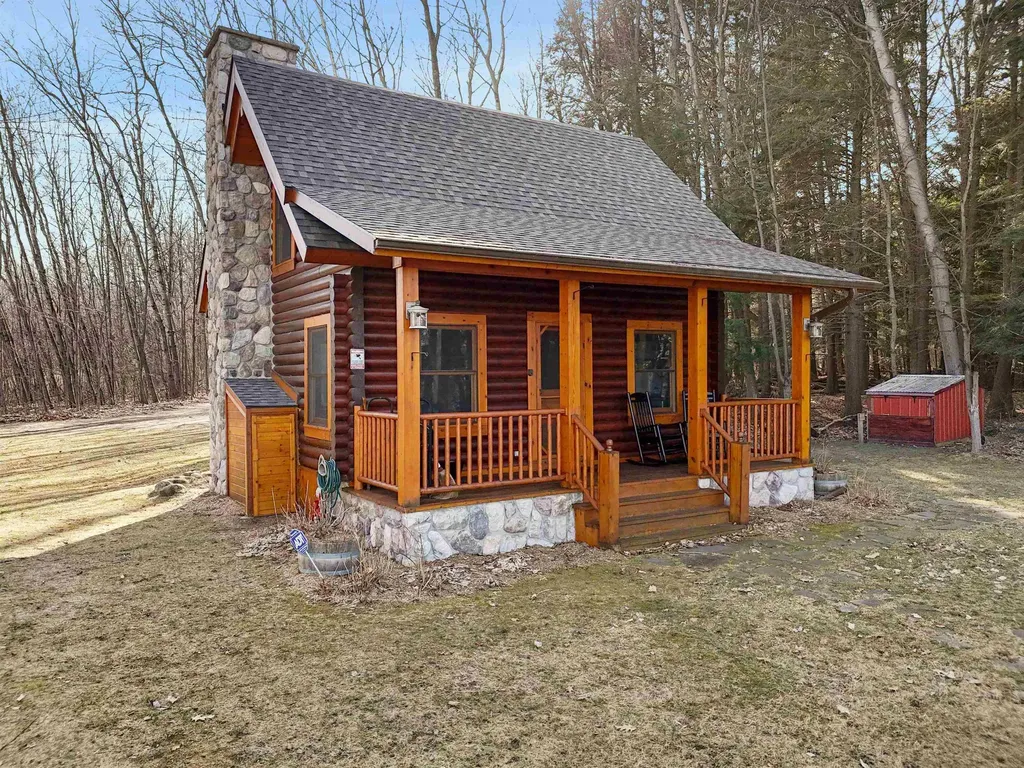 3900 Swaney Road Peninsula Township MI 49686