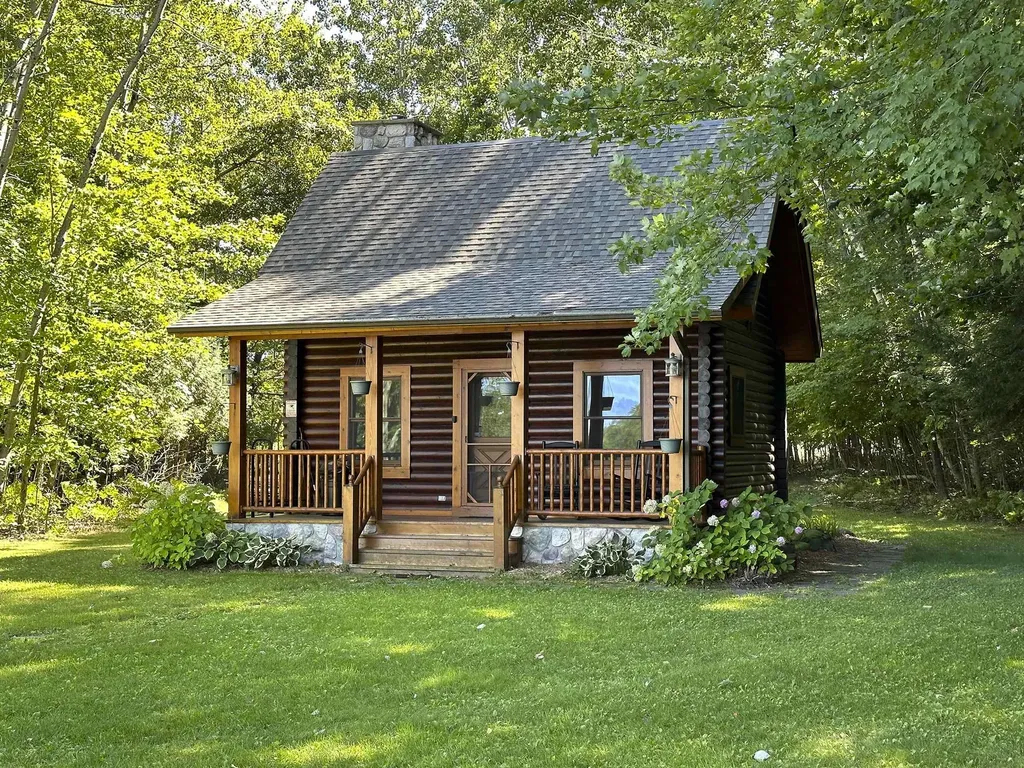 3900 Swaney Road Peninsula Township MI 49686