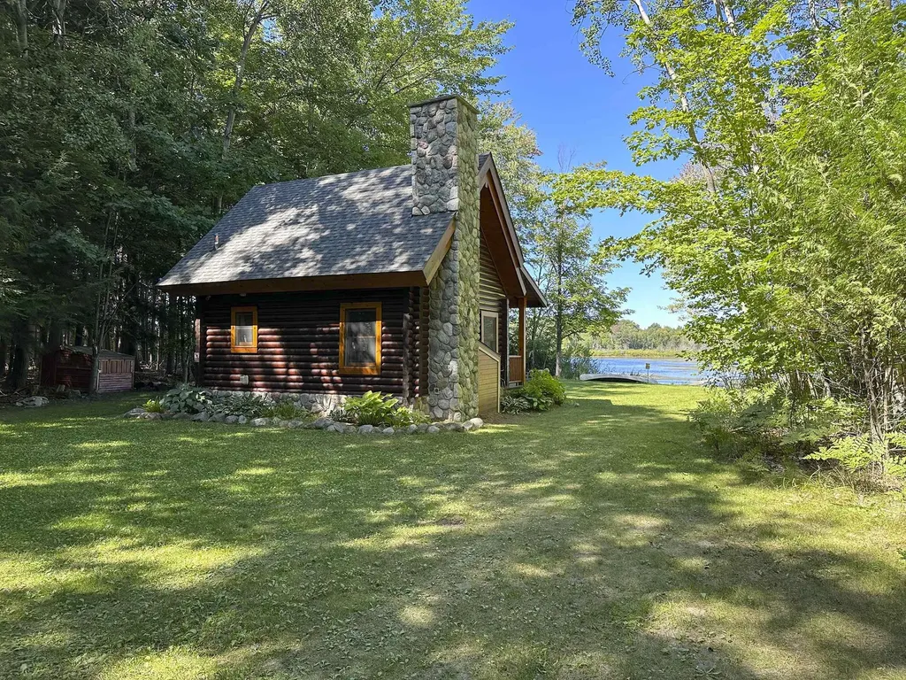 3900 Swaney Road Peninsula Township MI 49686