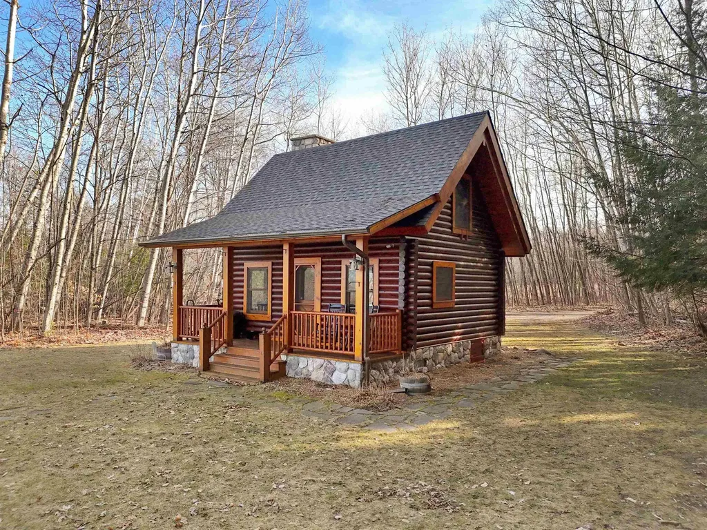 3900 Swaney Road Peninsula Township MI 49686