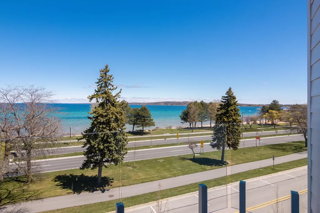 539 Bay Street Traverse City City MI 49684