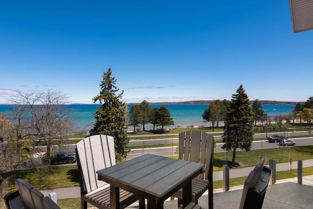 539 Bay Street Traverse City City MI 49684