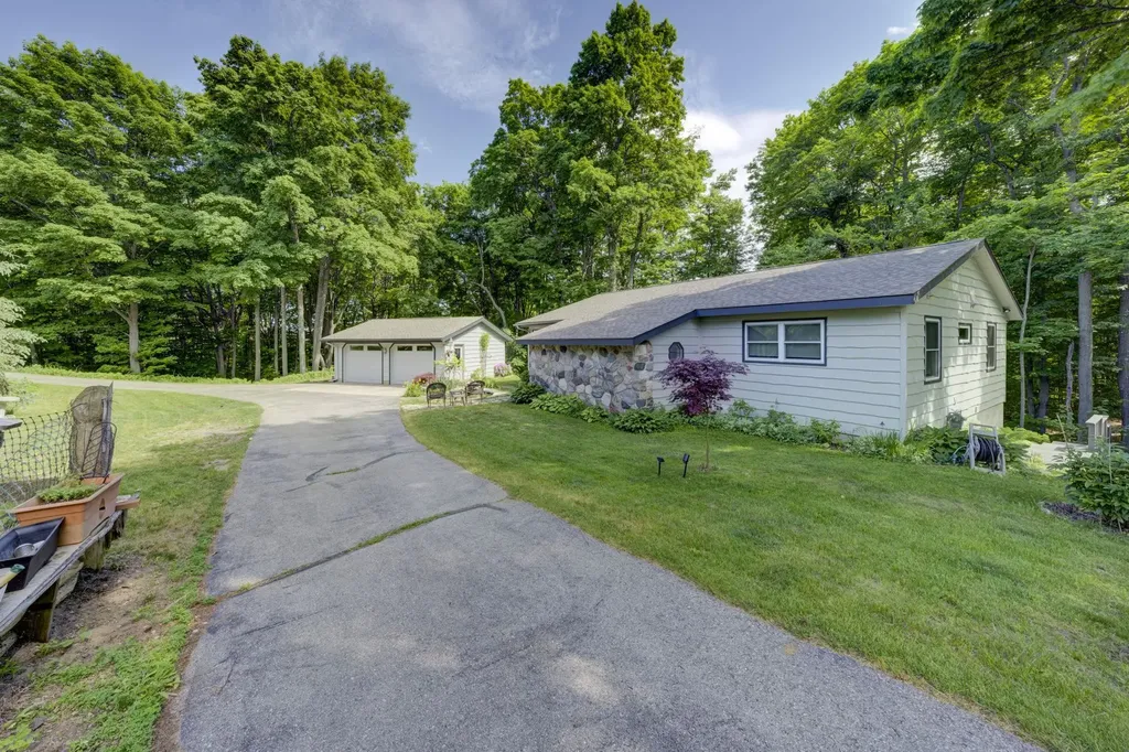 12166 E Old Orchard Trail Suttons Bay Township MI 49682