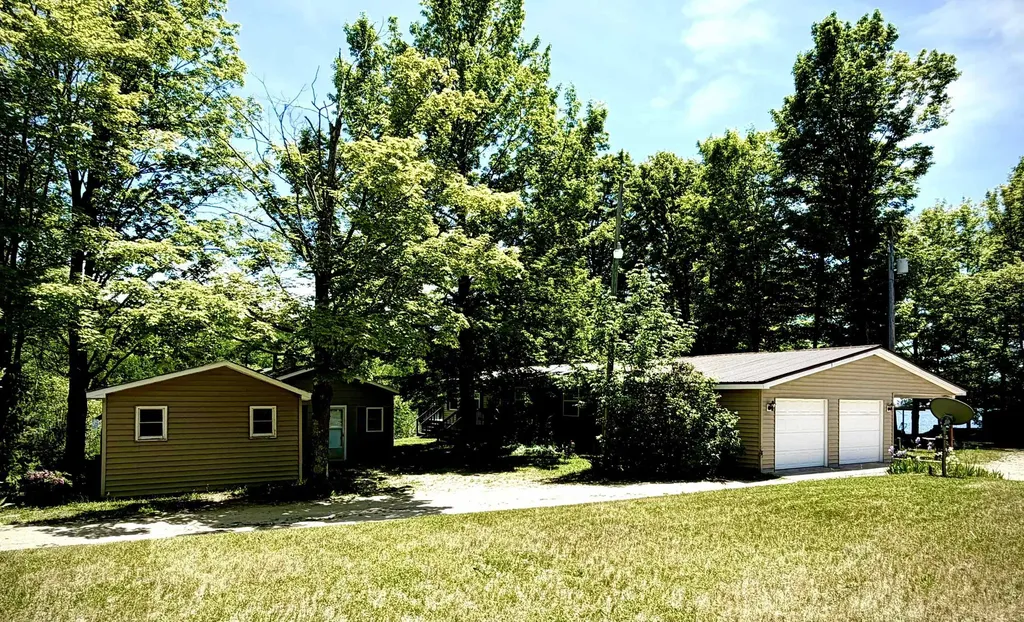 8614 Pete's Landing Banks Township MI 49729
