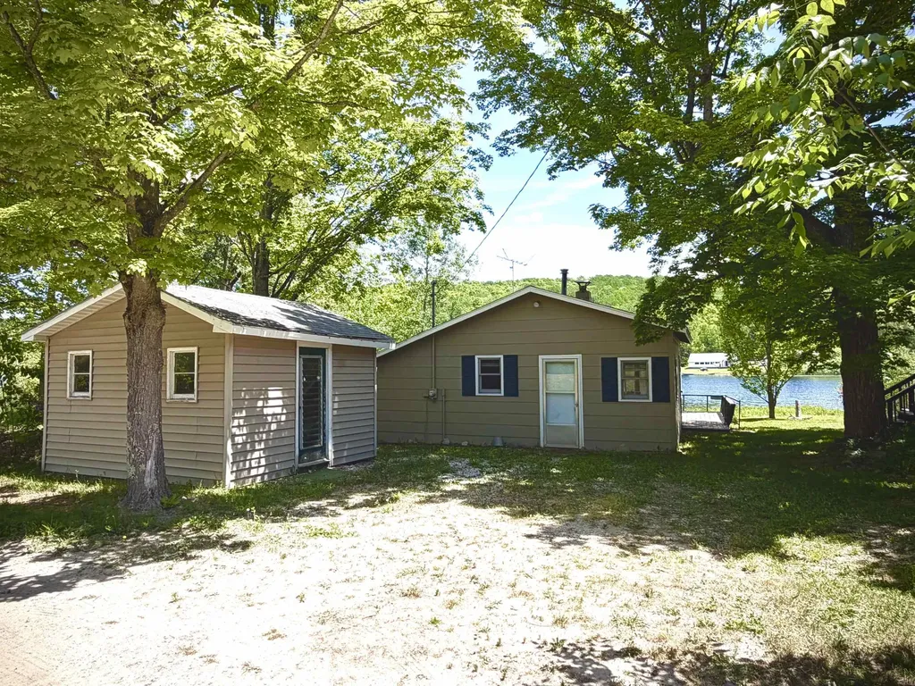 8614 Pete's Landing Banks Township MI 49729