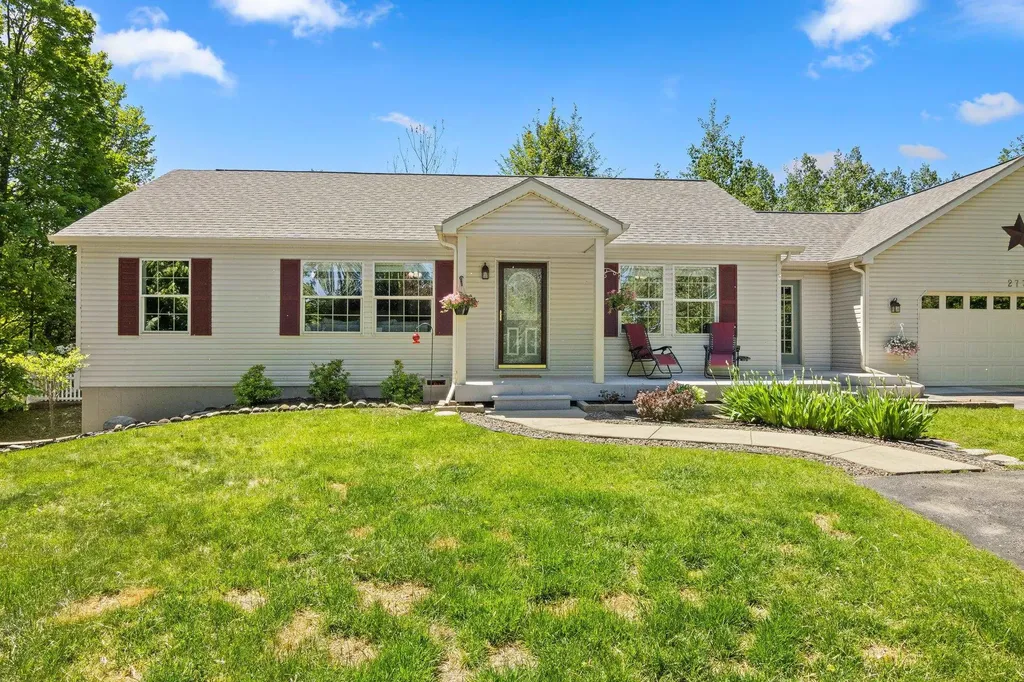 2732 Hammond Highlands Drive East Bay Township MI 49686
