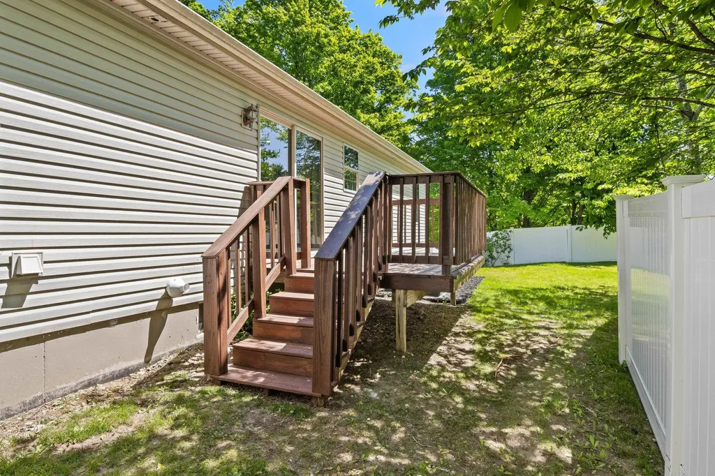 2732 Hammond Highlands Drive East Bay Township MI 49686