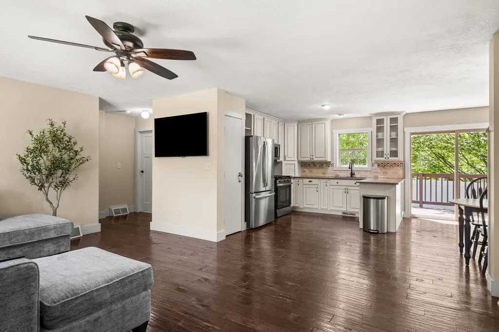 2732 Hammond Highlands Drive East Bay Township MI 49686