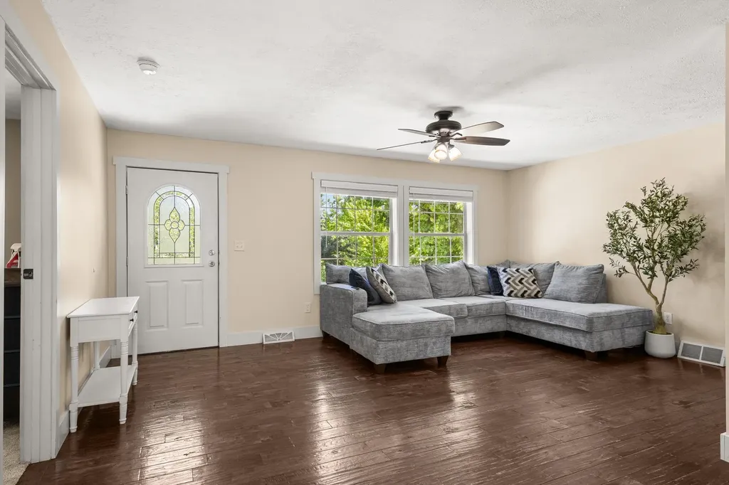 2732 Hammond Highlands Drive East Bay Township MI 49686