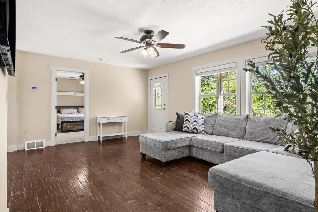 2732 Hammond Highlands Drive East Bay Township MI 49686