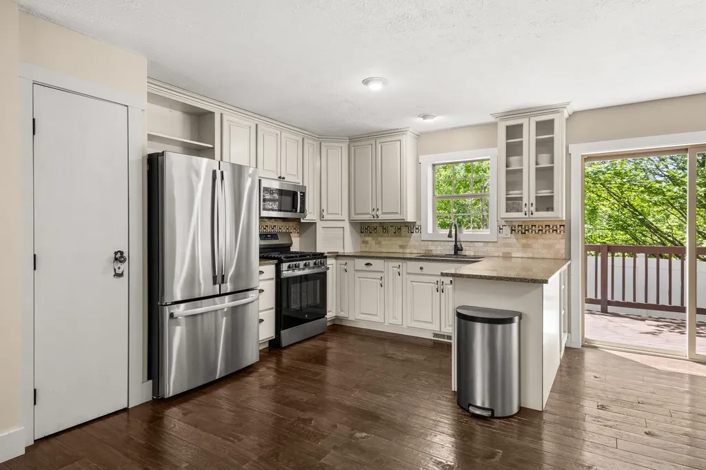2732 Hammond Highlands Drive East Bay Township MI 49686