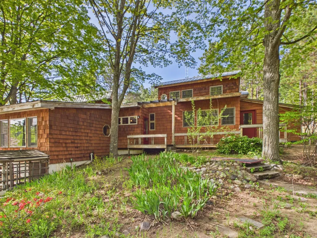 10953 E Pobuda Road Leelanau Township MI 49682