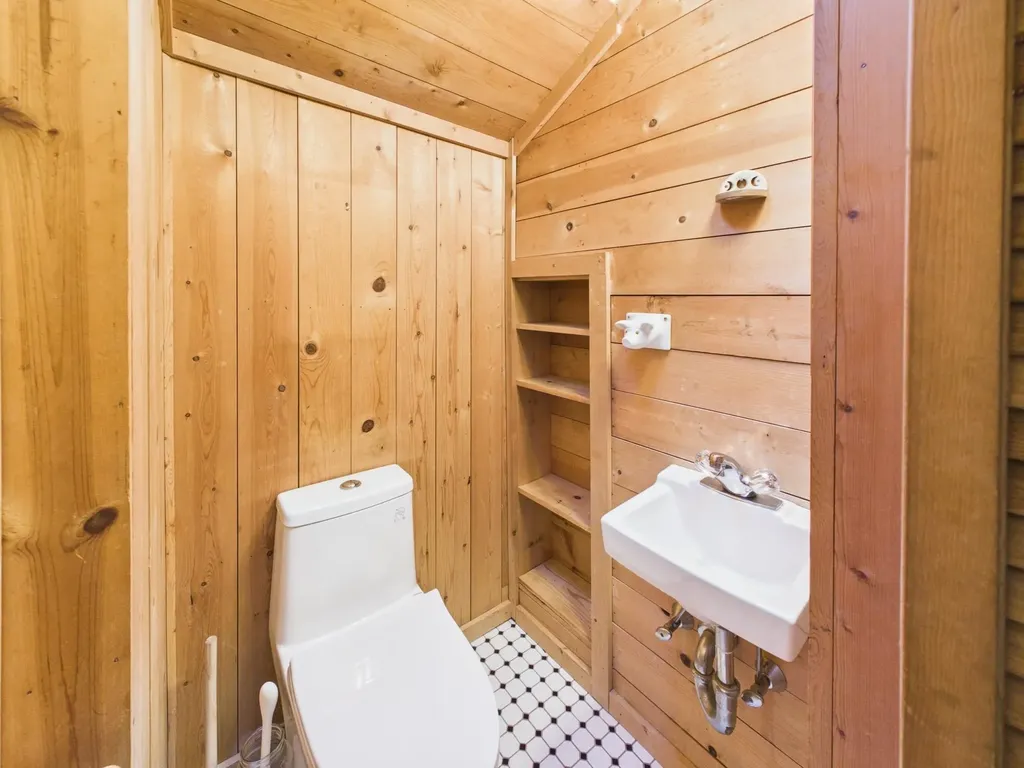 10953 E Pobuda Road Leelanau Township MI 49682