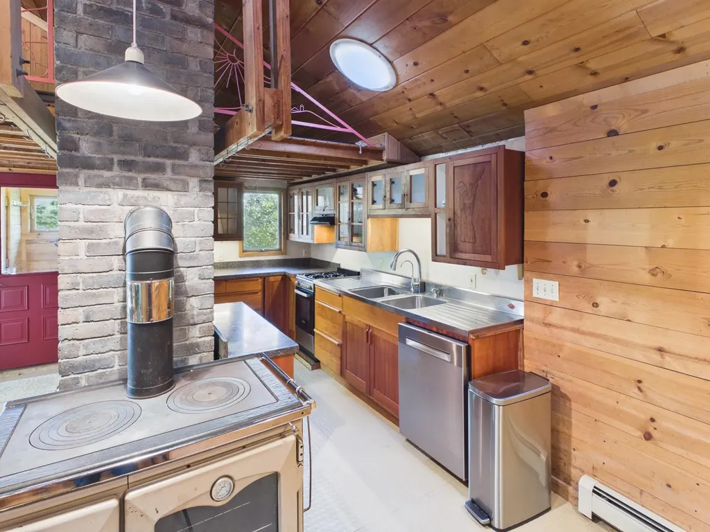 10953 E Pobuda Road Leelanau Township MI 49682