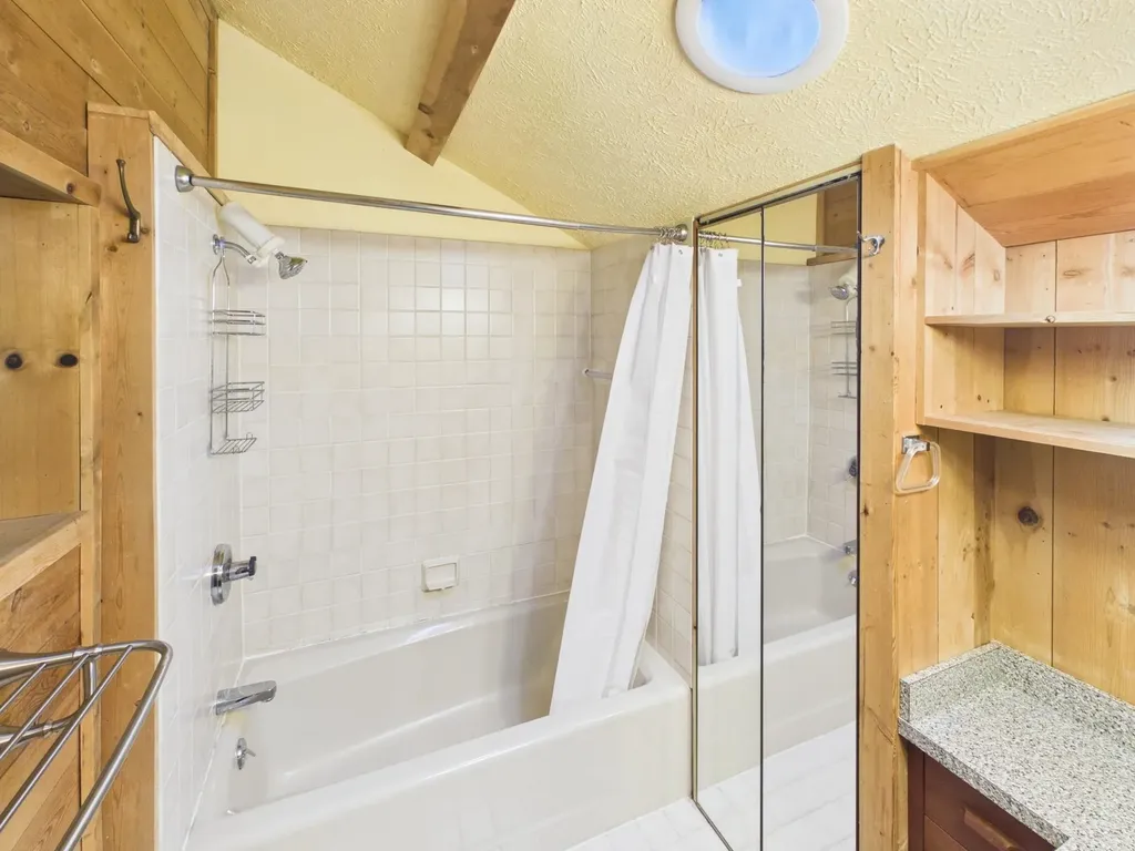 10953 E Pobuda Road Leelanau Township MI 49682