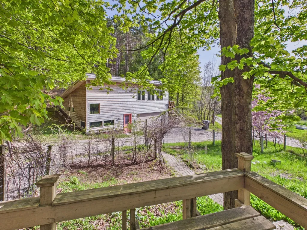 10953 E Pobuda Road Leelanau Township MI 49682