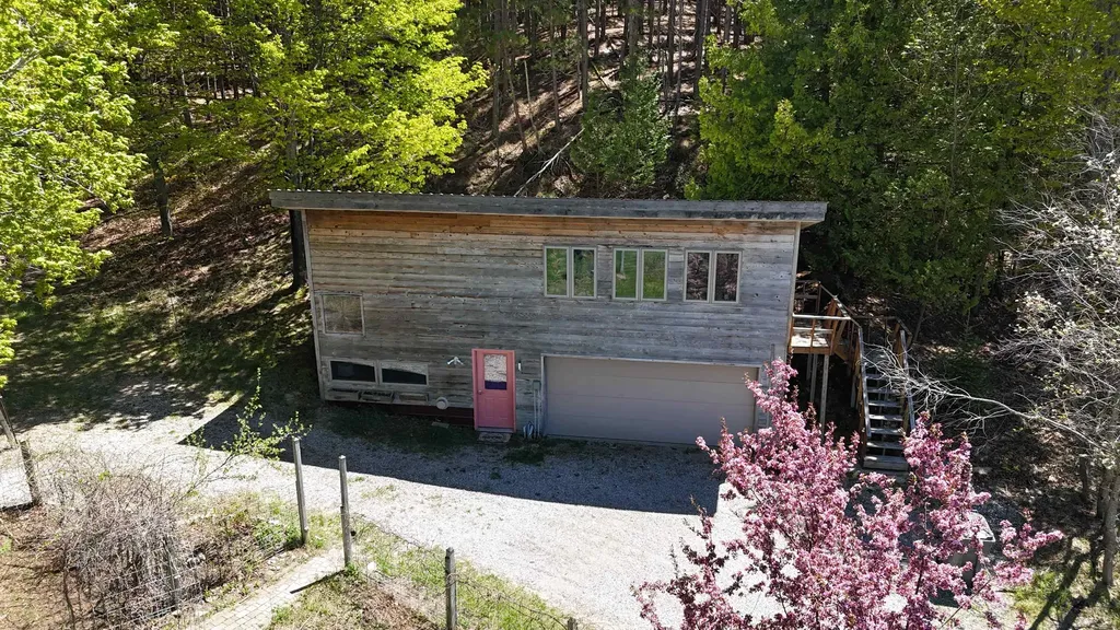10953 E Pobuda Road Leelanau Township MI 49682