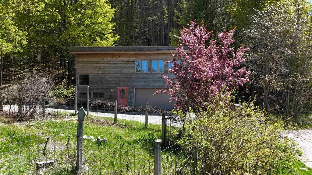10953 E Pobuda Road Leelanau Township MI 49682