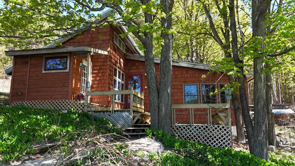 10953 E Pobuda Road Leelanau Township MI 49682