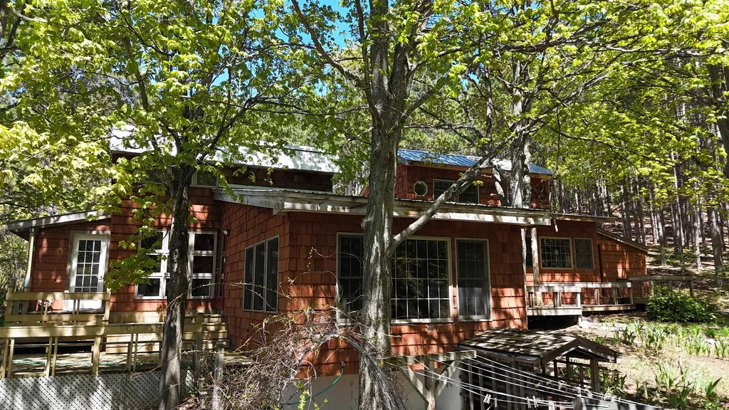 10953 E Pobuda Road Leelanau Township MI 49682