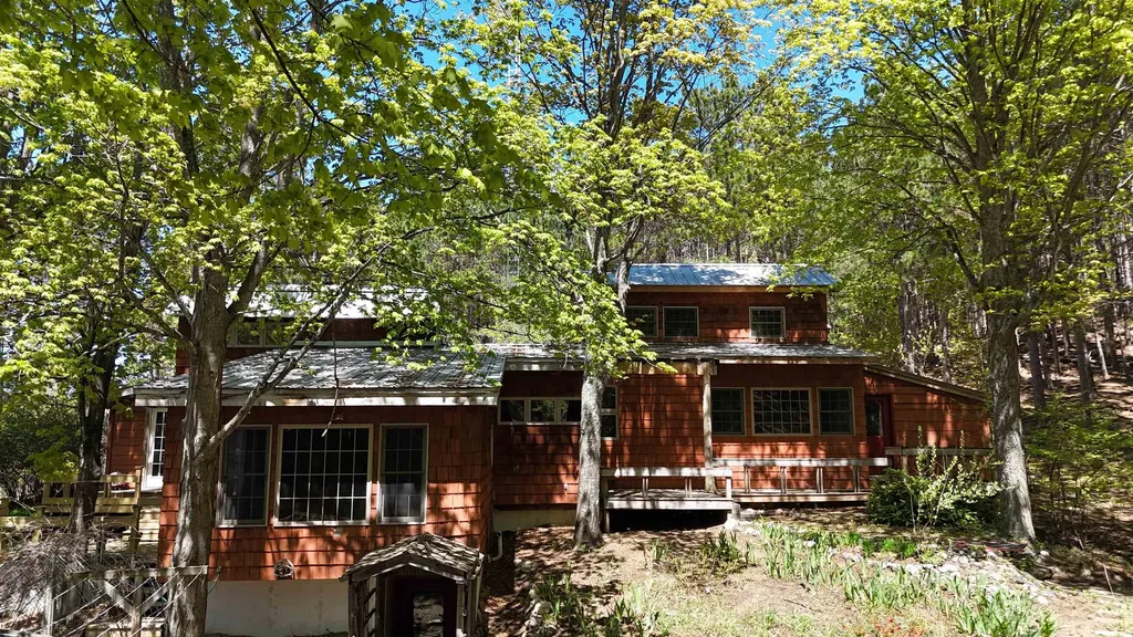 10953 E Pobuda Road Leelanau Township MI 49682