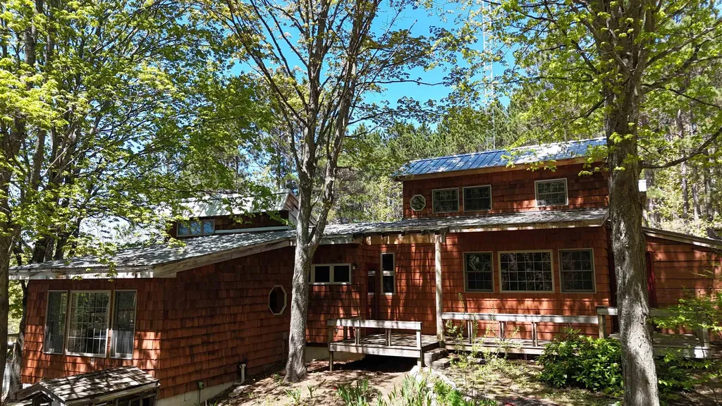 10953 E Pobuda Road Leelanau Township MI 49682