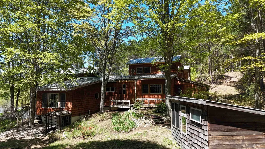 10953 E Pobuda Road Leelanau Township MI 49682
