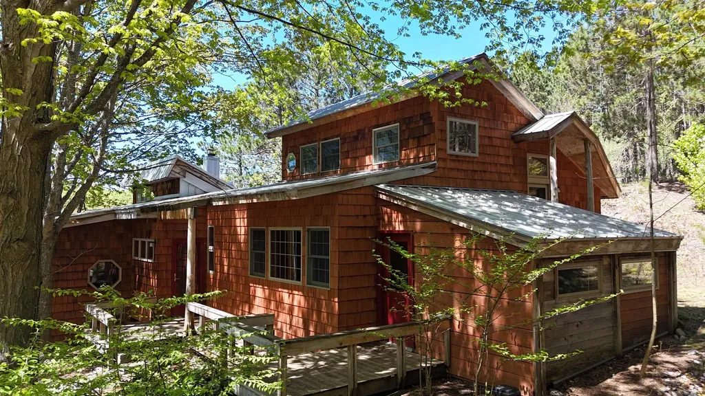 10953 E Pobuda Road Leelanau Township MI 49682