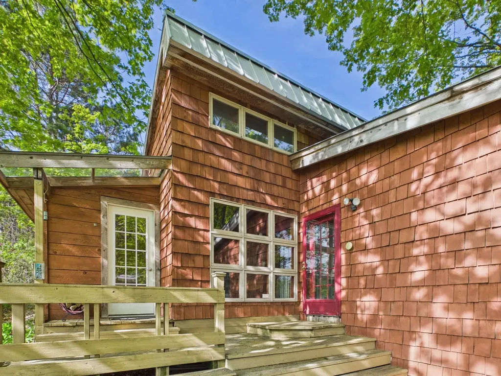 10953 E Pobuda Road Leelanau Township MI 49682
