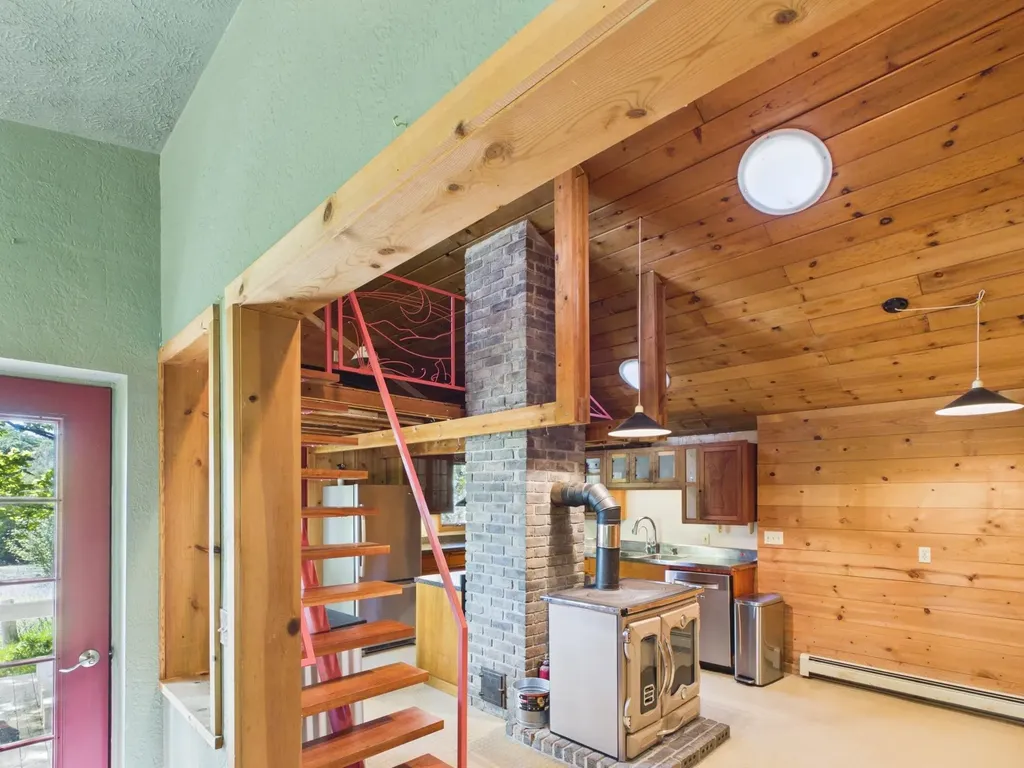 10953 E Pobuda Road Leelanau Township MI 49682