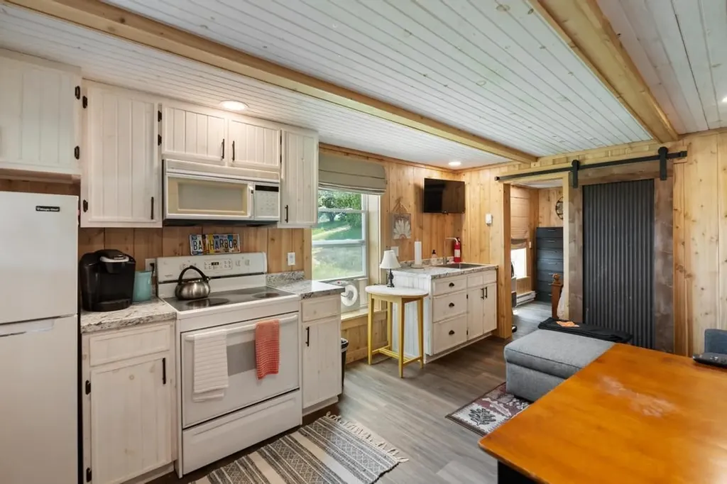 9235 Bailey Road South Arm Township MI 49727