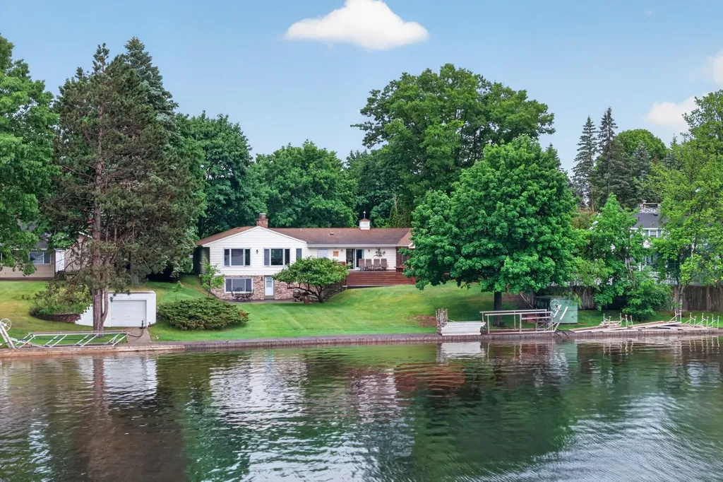 1020 Sunnyside Drive Cadillac City MI 49601
