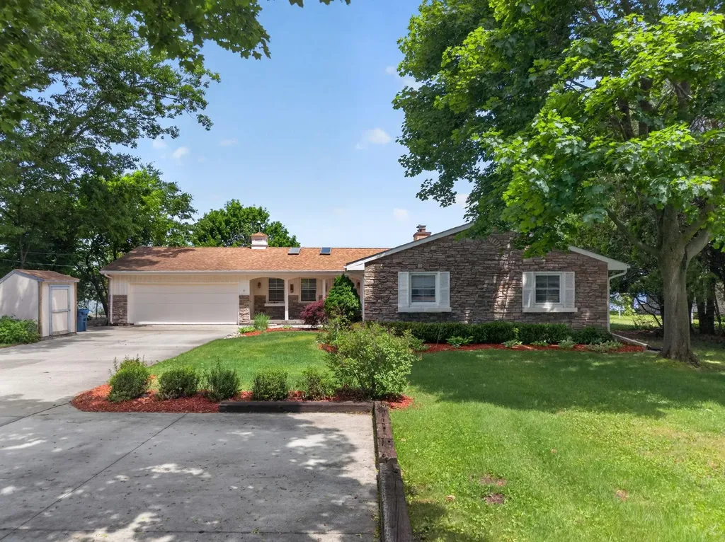 1020 Sunnyside Drive Cadillac City MI 49601