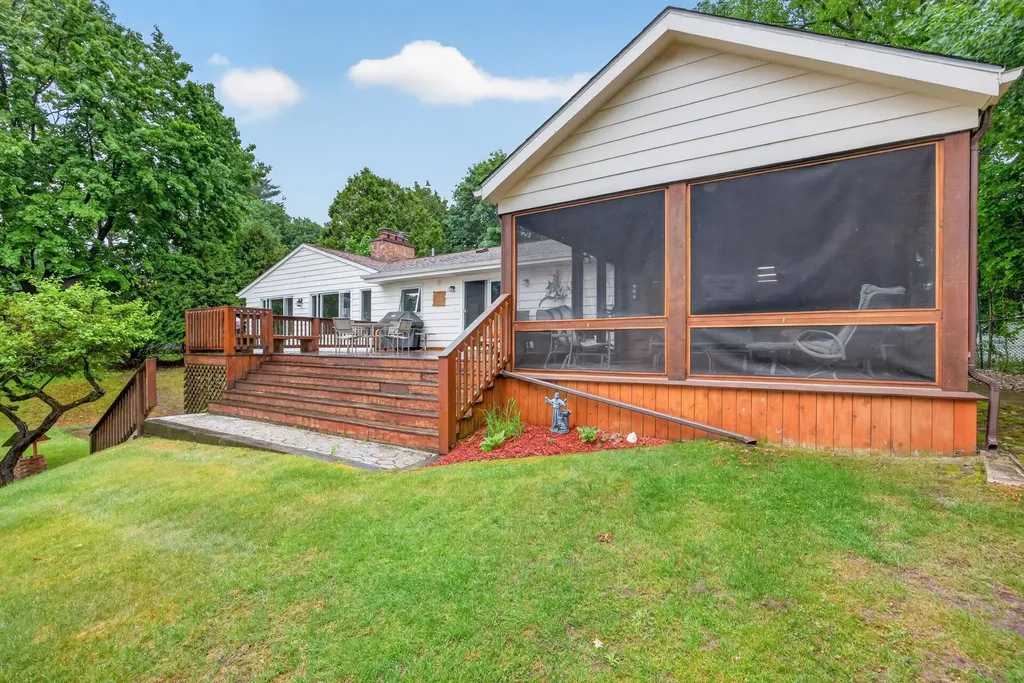 1020 Sunnyside Drive Cadillac City MI 49601