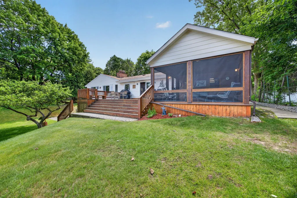 1020 Sunnyside Drive Cadillac City MI 49601