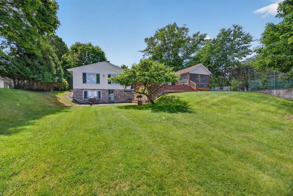 1020 Sunnyside Drive Cadillac City MI 49601