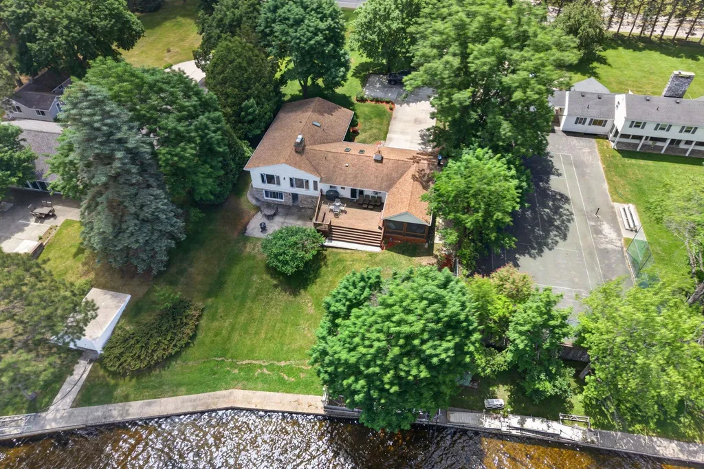 1020 Sunnyside Drive Cadillac City MI 49601