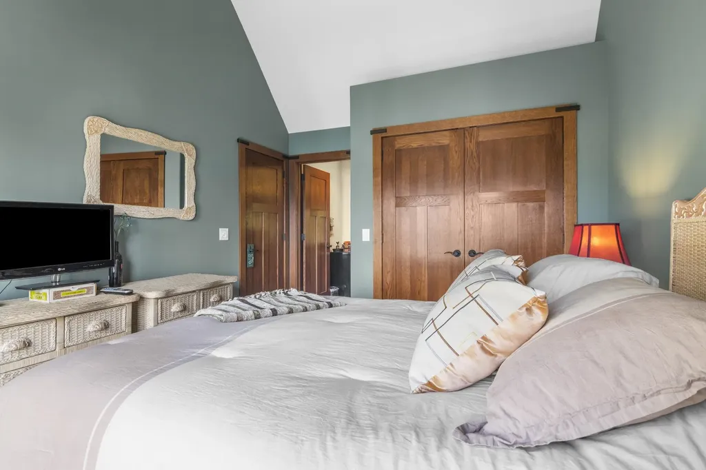 10242 E Elk Lake Drive Milton Township MI 49676
