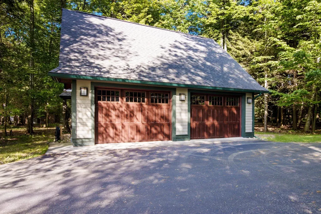 10242 E Elk Lake Drive Milton Township MI 49676