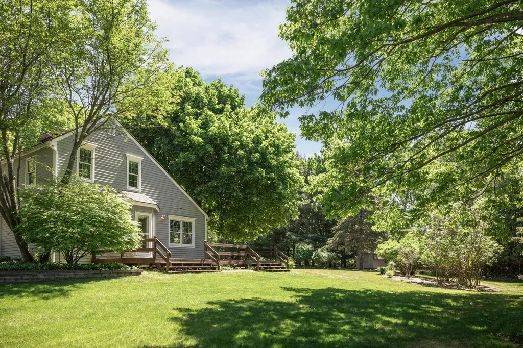 6918 Logan Lane Peninsula Township MI 49686