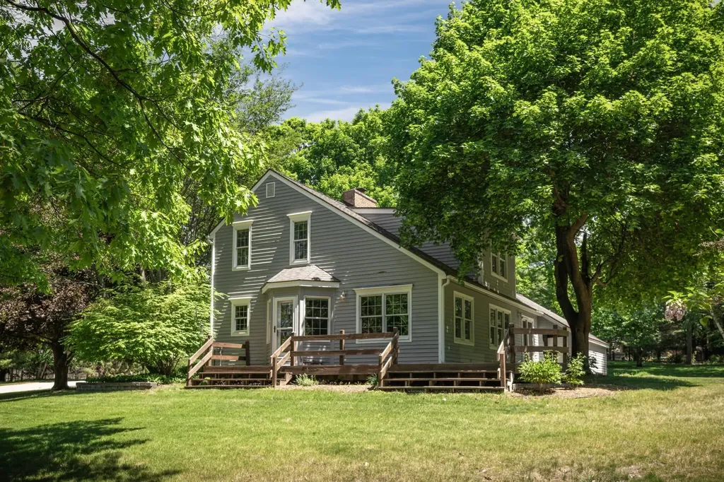 6918 Logan Lane Peninsula Township MI 49686