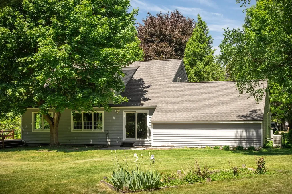 6918 Logan Lane Peninsula Township MI 49686