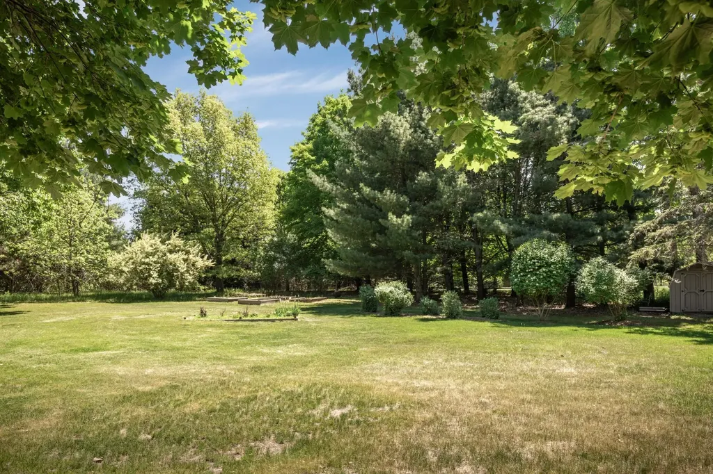 6918 Logan Lane Peninsula Township MI 49686