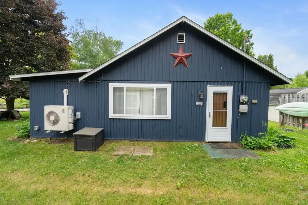 7752 & 7754 Maple Street Central Lake Township MI 49622