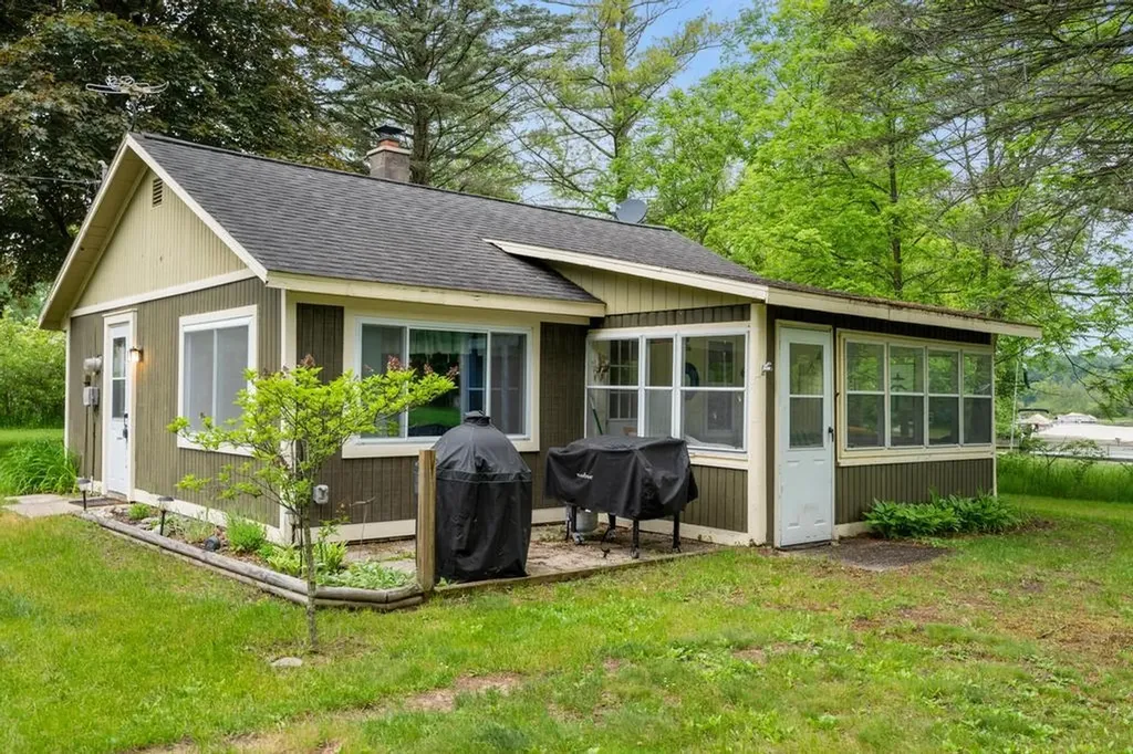 7752 & 7754 Maple Street Central Lake Township MI 49622