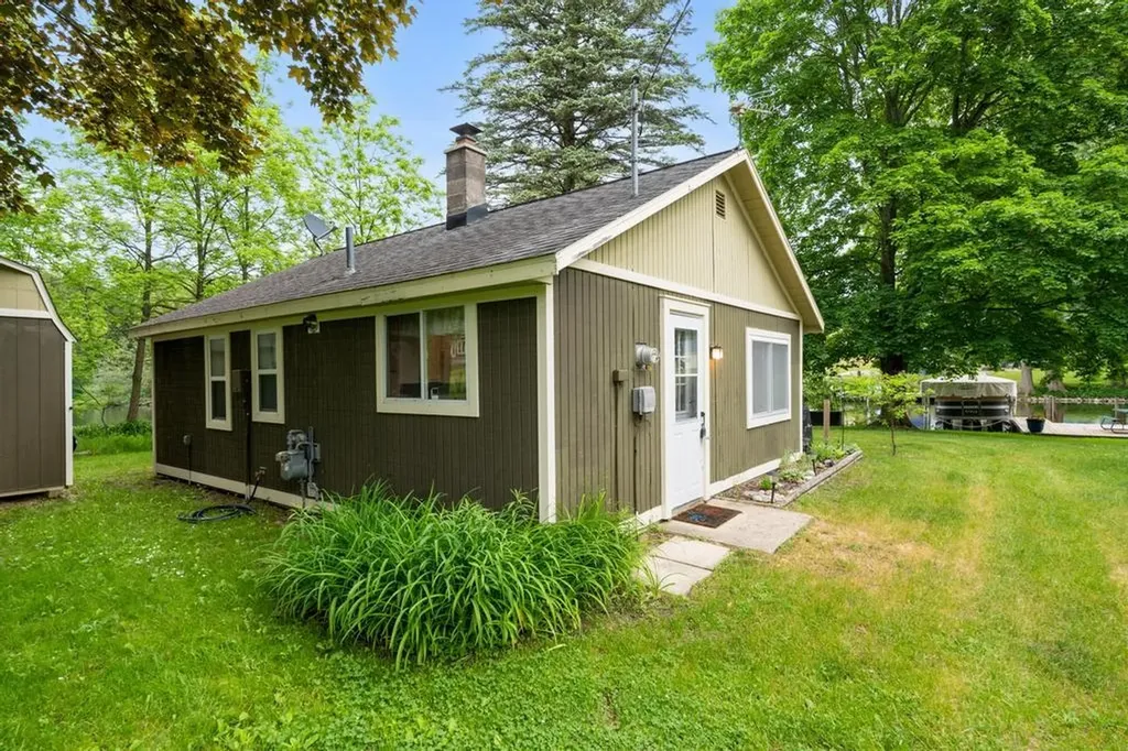 7752 & 7754 Maple Street Central Lake Township MI 49622